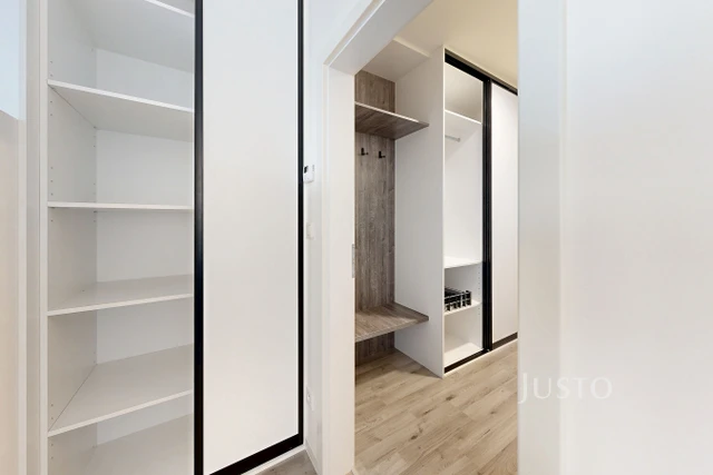 Pronájem 1+kk 32 m² + lodžie 7 m² + parkování