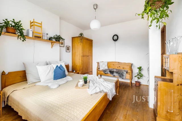 Prodej 4+kk, 79 m² + společná zahrada 255 m² + terasa 11 m²