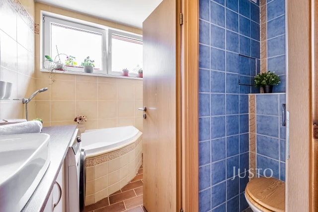 Prodej 4+kk, 79 m² + společná zahrada 255 m² + terasa 11 m²