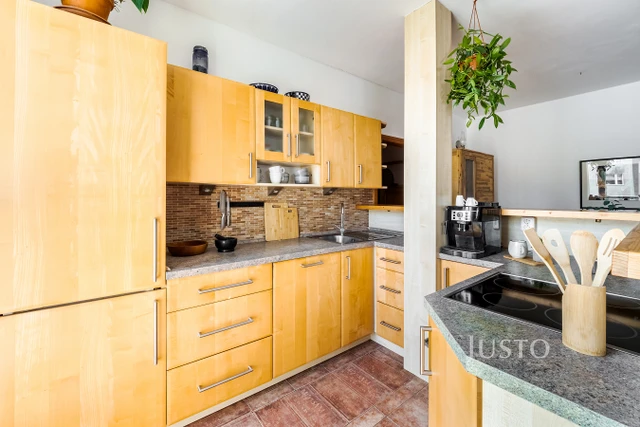 Prodej 4+kk, 79 m² + společná zahrada 255 m² + terasa 11 m²