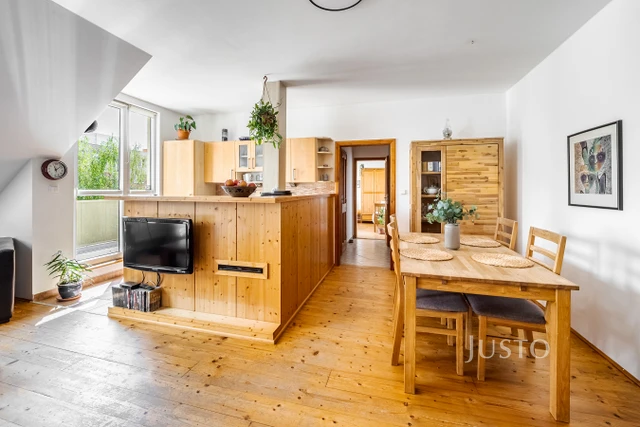 Prodej 4+kk, 79 m² + společná zahrada 255 m² + terasa 11 m²