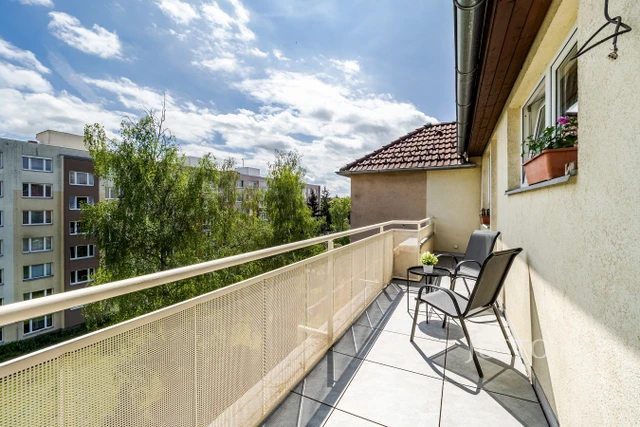 Prodej 4+kk, 79 m² + společná zahrada 255 m² + terasa 11 m²