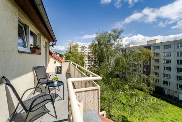 Prodej 4+kk, 79 m² + společná zahrada 255 m² + terasa 11 m²