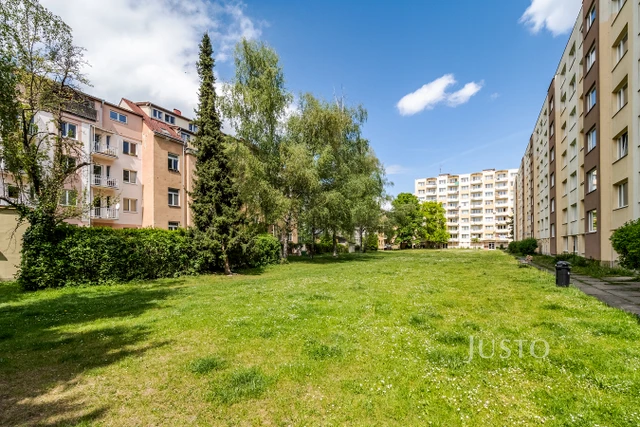 Prodej 4+kk, 79 m² + společná zahrada 255 m² + terasa 11 m²