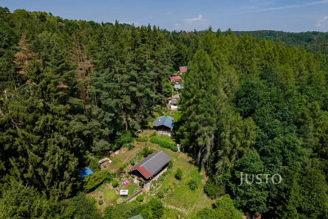 Prodej chaty 30 m² s pozemkem 326 m² + terasa 10 m²