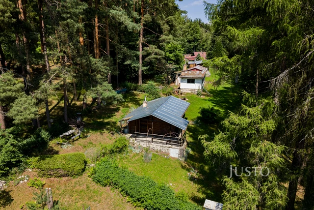 Prodej chaty 30 m² s pozemkem 326 m² + terasa 10 m²