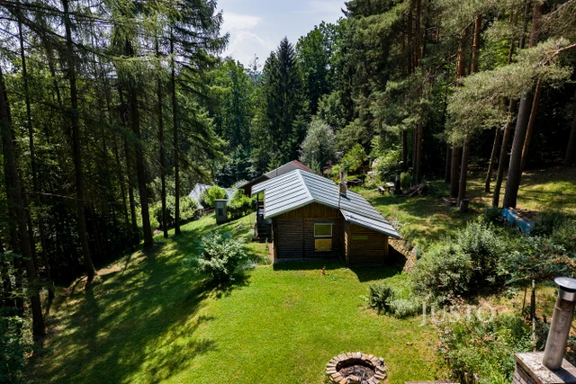 Prodej chaty 30 m² s pozemkem 326 m² + terasa 10 m²