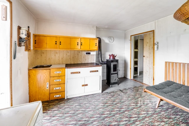 Prodej chaty 30 m² s pozemkem 326 m² + terasa 10 m²