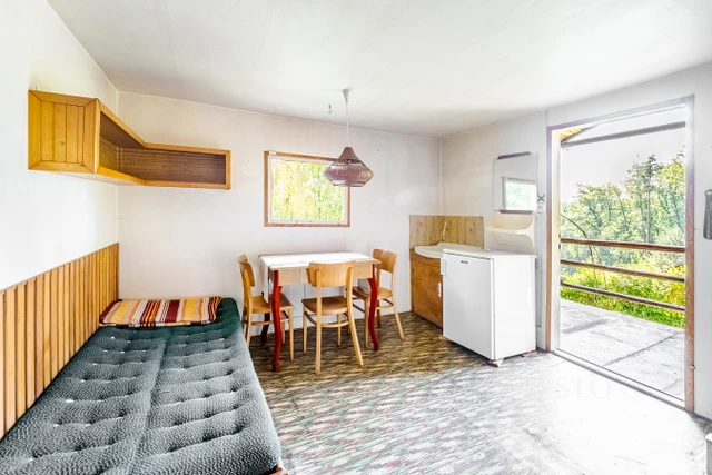 Prodej chaty 30 m² s pozemkem 326 m² + terasa 10 m²