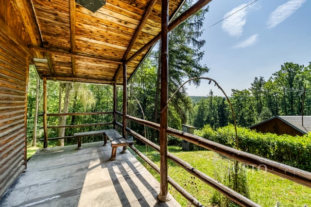 Prodej chaty 30 m² s pozemkem 326 m² + terasa 10 m²