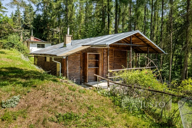 Prodej chaty 30 m² s pozemkem 326 m² + terasa 10 m²