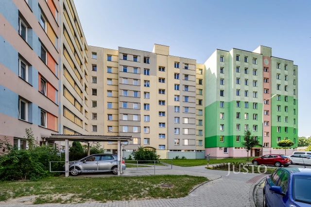 SZ pohled na dům - přední vchod