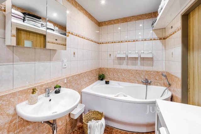 Prodej 3+1, 63 m² + lodžie 4 m² + parkování