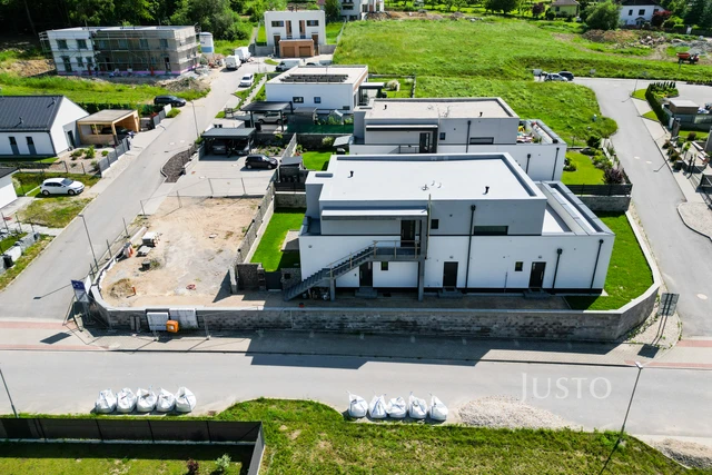 Prodej 3+kk 84 m² + zahrada 154 m² + terasa 8 m² + parkování