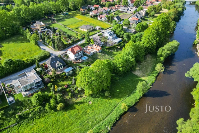 Prodej rodinného domu 233 m² s pozemkem 1608 m² + terasa 25 m² + balkón 20 m²