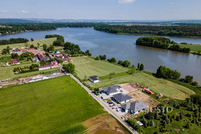 Prodej pozemku 2368 m²