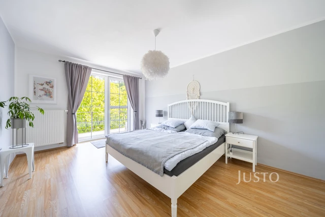 Prodej rodinného domu 233 m² s pozemkem 1608 m² + terasa 25 m² + balkón 20 m²