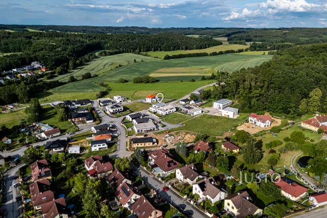 Prodej 3+kk 84 m² + zahrada 154 m² + terasa 8 m² + parkování