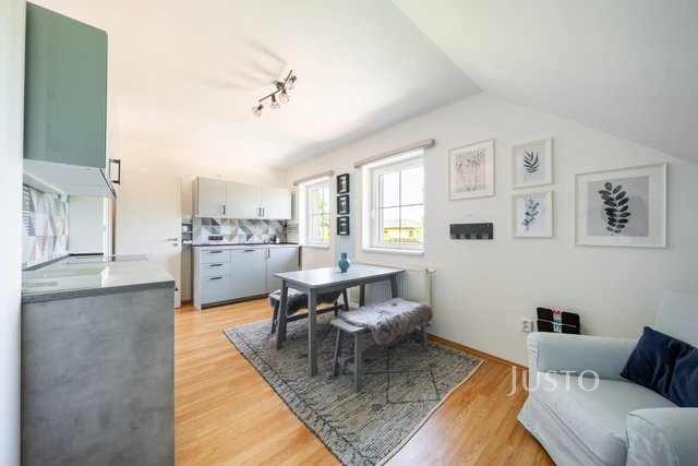 Prodej rodinného domu 233 m² s pozemkem 1608 m² + terasa 25 m² + balkón 20 m²