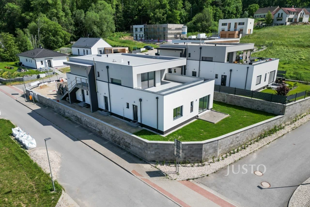 Prodej 3+kk 84 m² + zahrada 154 m² + terasa 8 m² + parkování