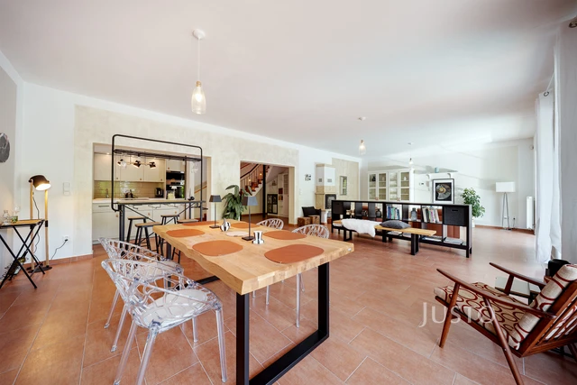 Prodej rodinného domu 233 m² s pozemkem 1608 m² + terasa 25 m² + balkón 20 m²