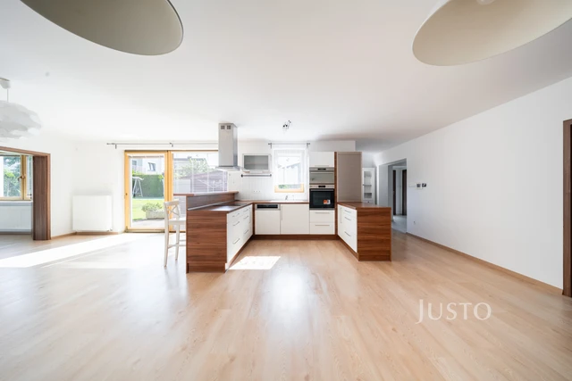 Prodej rodinného domu 129 m² s pozemkem 665 m² + terasa 13 m²