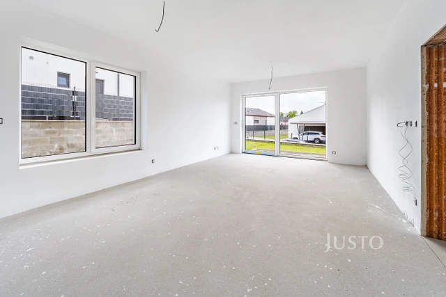 Prodej 3+kk 84 m² + zahrada 154 m² + terasa 8 m² + parkování