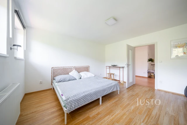 Prodej rodinného domu 233 m² s pozemkem 1608 m² + terasa 25 m² + balkón 20 m²