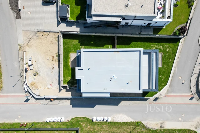 Prodej 3+kk 84 m² + zahrada 154 m² + terasa 8 m² + parkování