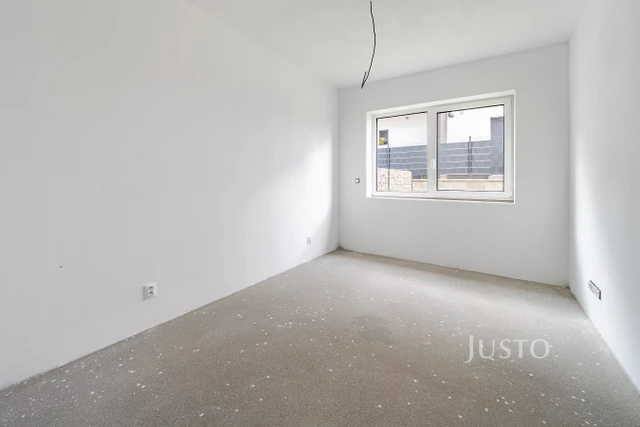 Prodej 3+kk 84 m² + zahrada 154 m² + terasa 8 m² + parkování