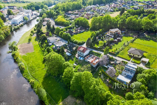 Prodej rodinného domu 233 m² s pozemkem 1608 m² + terasa 25 m² + balkón 20 m²