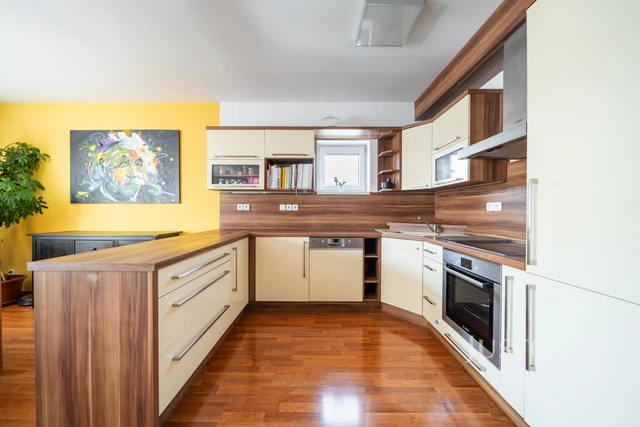 Prodej 3+kk 88 m² + balkón 6 m² + parkování