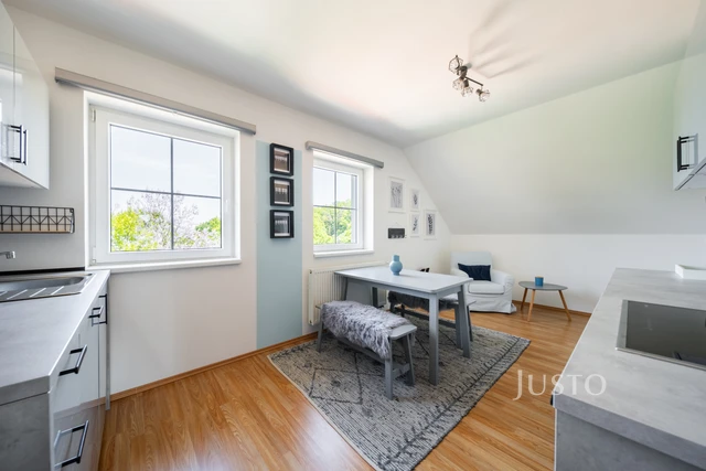 Prodej rodinného domu 233 m² s pozemkem 1608 m² + terasa 25 m² + balkón 20 m²