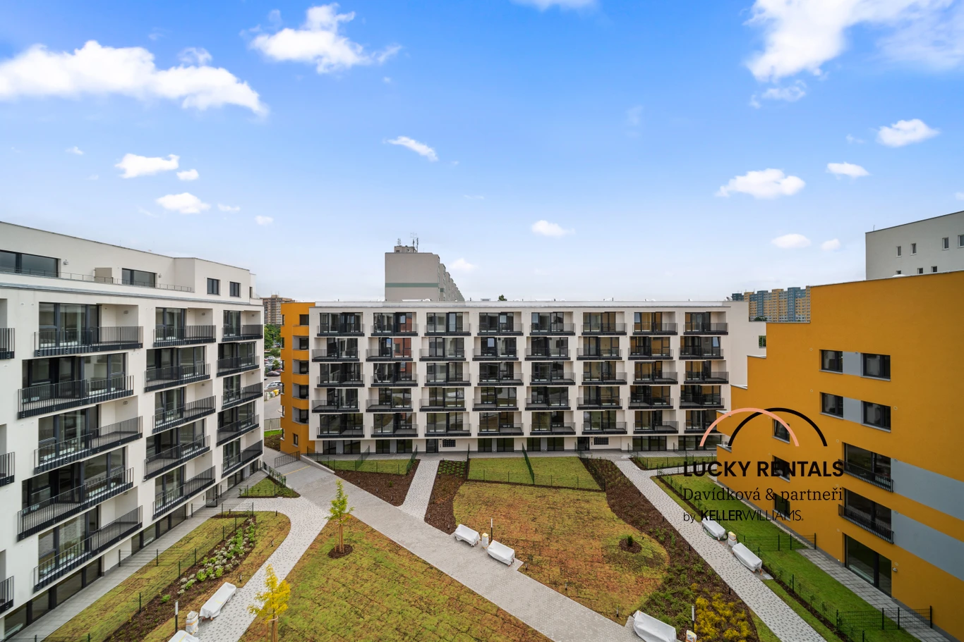 Pronájem 1+kk 30 m² + balkón 2 m² — Praha 4 – Chodov