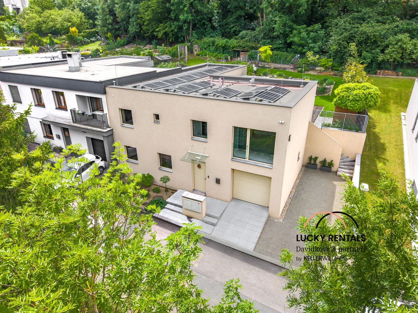 Prodej vícegeneračního domu 195 m² s pozemkem 514 m² + terasa 57 m² — Praha 5 – Řeporyje