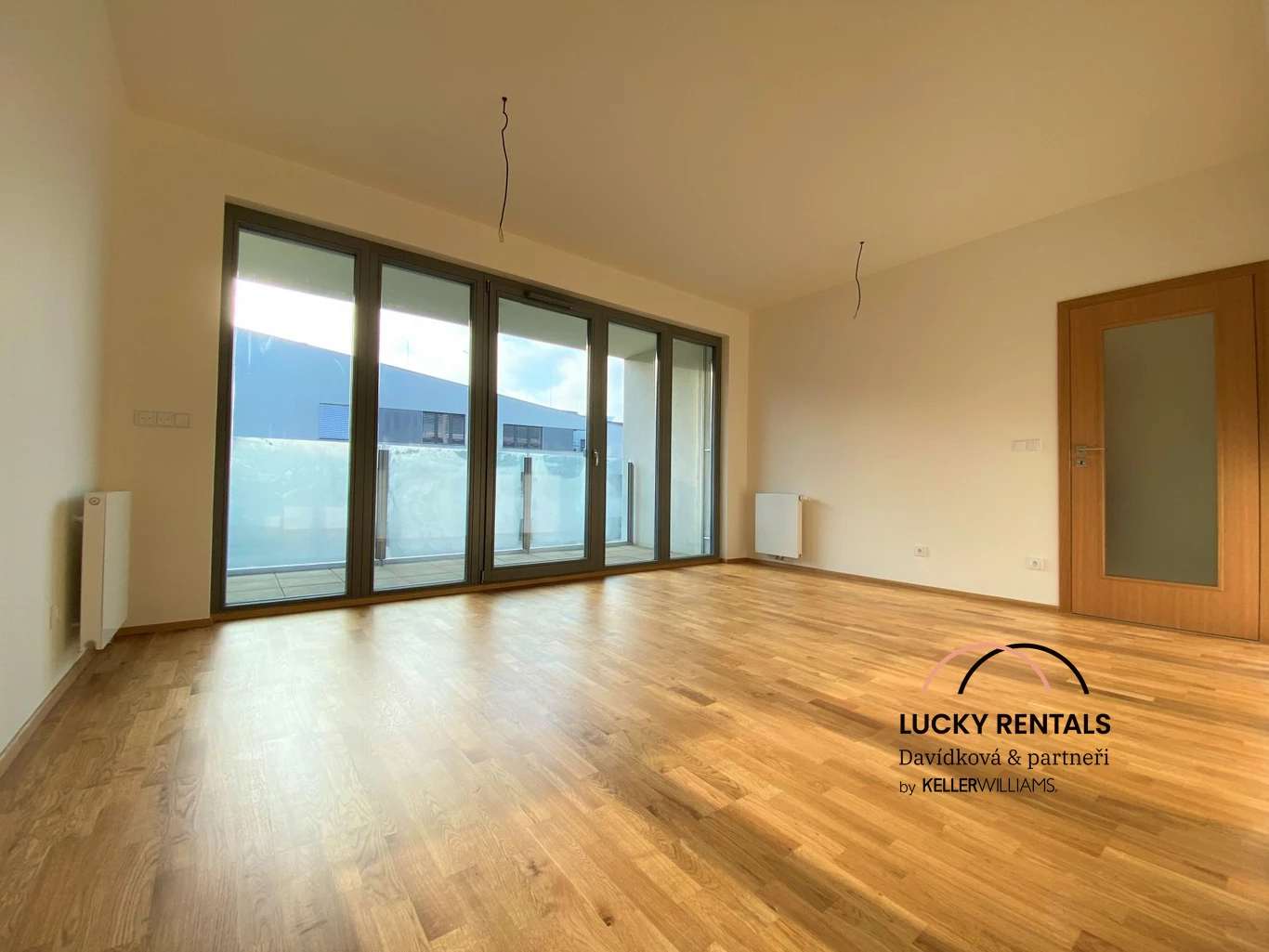 Pronájem 2+kk 56 m² + lodžie 6 m² + parkování — Praha 8 – Karlín