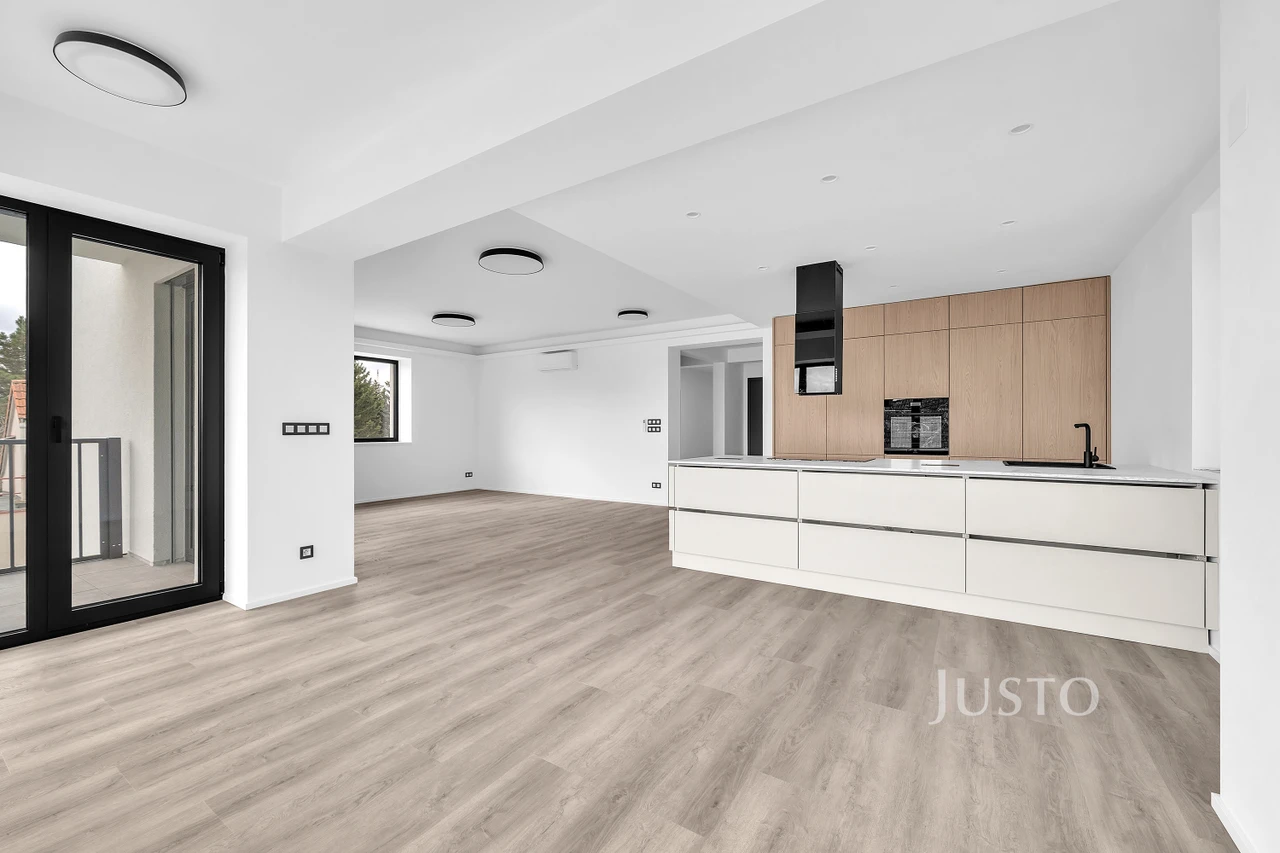Pronájem 4+kk 132 m² + terasa 5 m² + balkón 2 m² + parkování