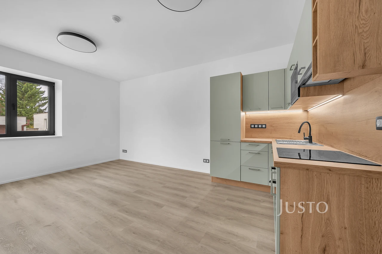 Pronájem 2+kk 45 m² + terasa 4 m² + parkování