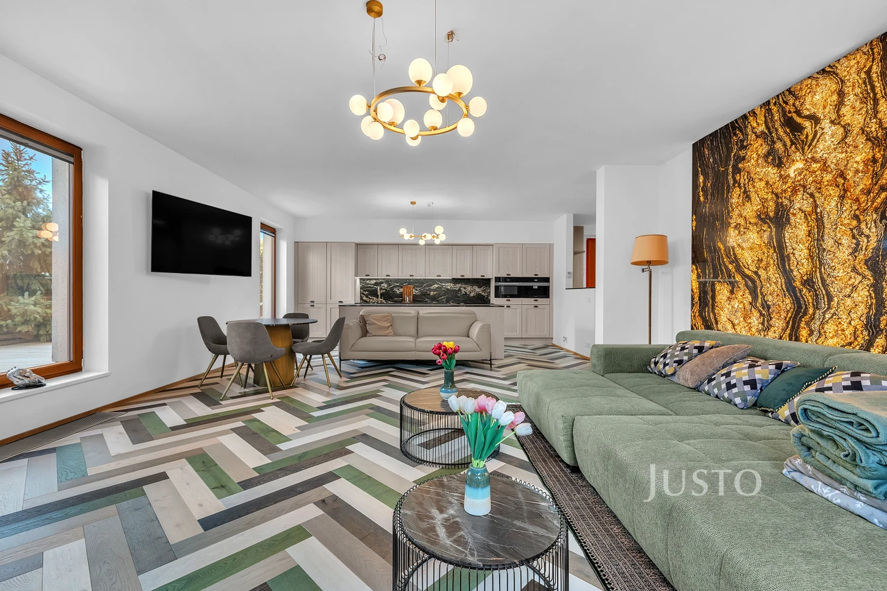 Pronájem 3+kk 105 m² + terasa 100 m² + garáž