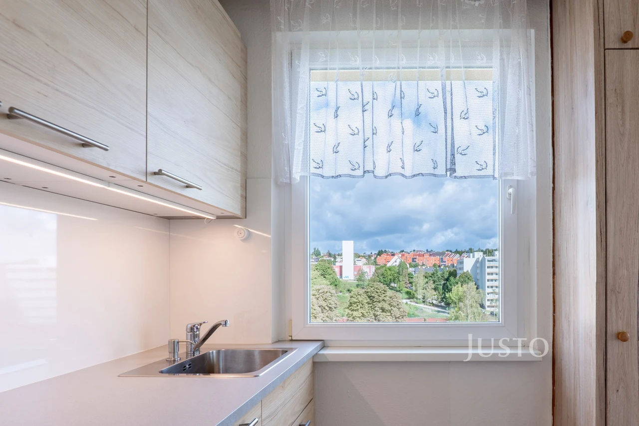 Pronájem 2+kk, 42 m², Nevanova, Praha 17 - Řepy
