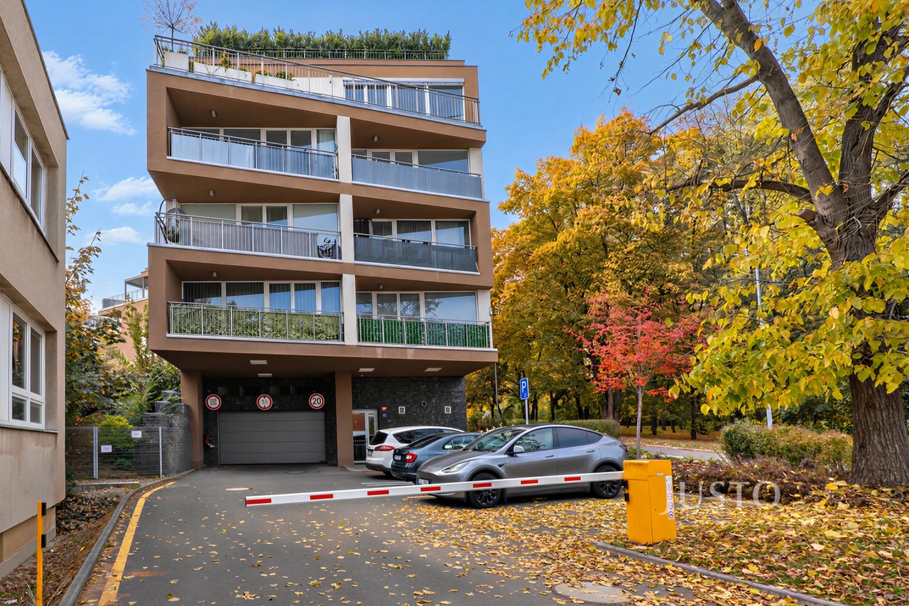 Pronájem 2+kk, 53 m² + terasa + garáž, V Jehličí, Praha 4 - Krč