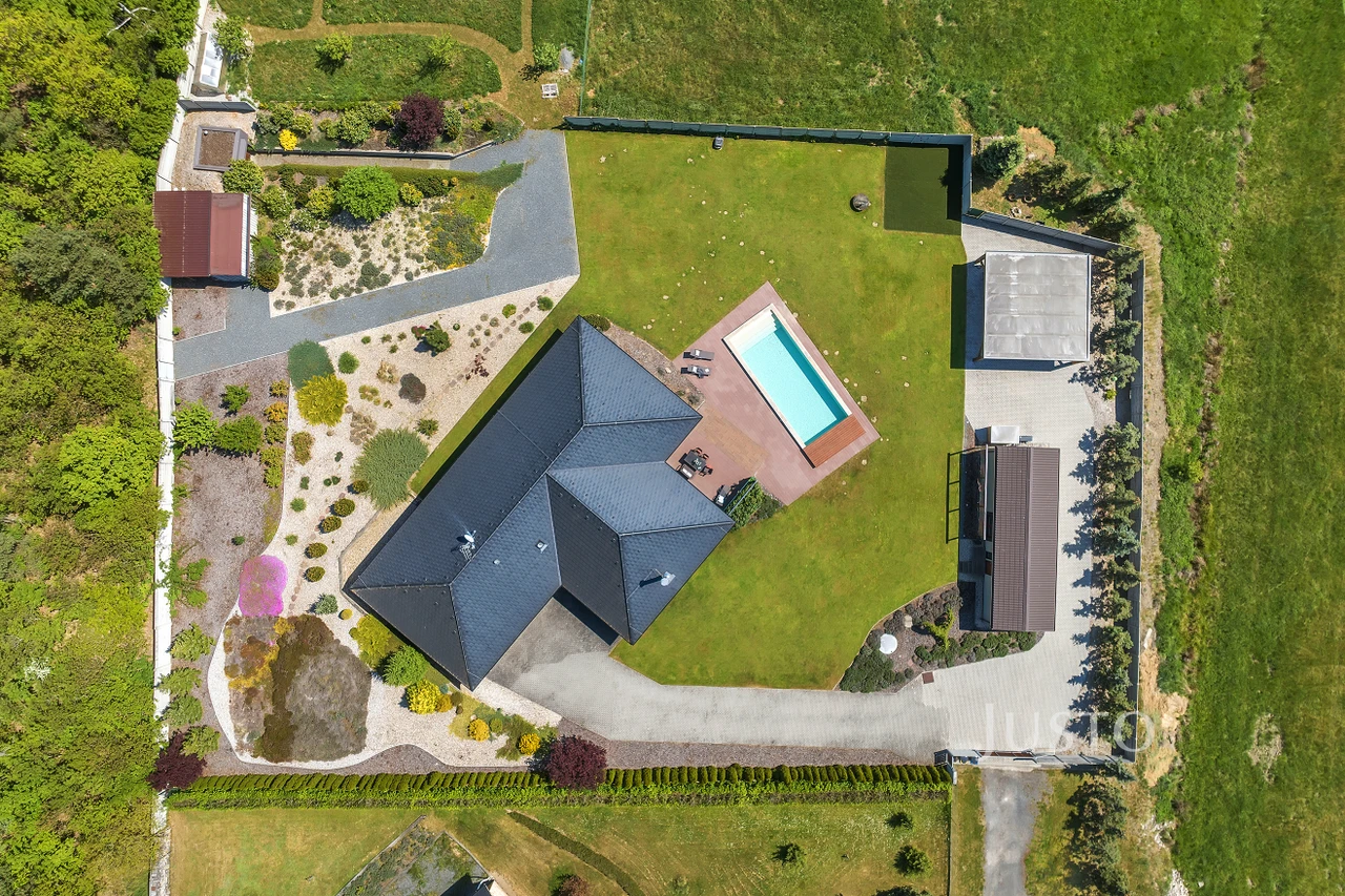 Prodej vily 188 m² s pozemkem 3413 m² + terasa 32 m²