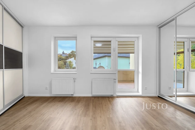 Prodej 4+kk, 122 m², terasa, balkon, sklep a parkovací stání, Praha - Dubeč.