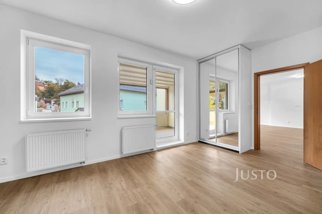 Prodej 4+kk, 122 m², terasa, balkon, sklep a parkovací stání, Praha - Dubeč.