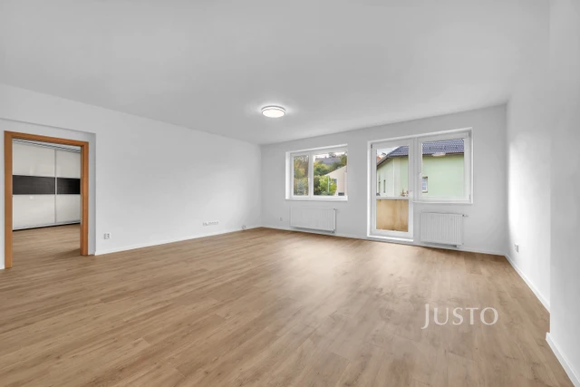 Prodej 4+kk, 122 m², terasa, balkon, sklep a parkovací stání, Praha - Dubeč.