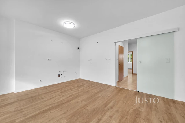 Prodej 4+kk, 122 m², terasa, balkon, sklep a parkovací stání, Praha - Dubeč.