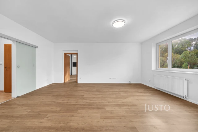Prodej 4+kk, 122 m², terasa, balkon, sklep a parkovací stání, Praha - Dubeč.