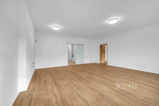 Prodej 4+kk, 122 m², terasa, balkon, sklep a parkovací stání, Praha - Dubeč.
