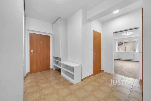 Prodej 4+kk, 122 m², terasa, balkon, sklep a parkovací stání, Praha - Dubeč.