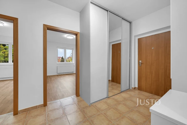 Prodej 4+kk, 122 m², terasa, balkon, sklep a parkovací stání, Praha - Dubeč.